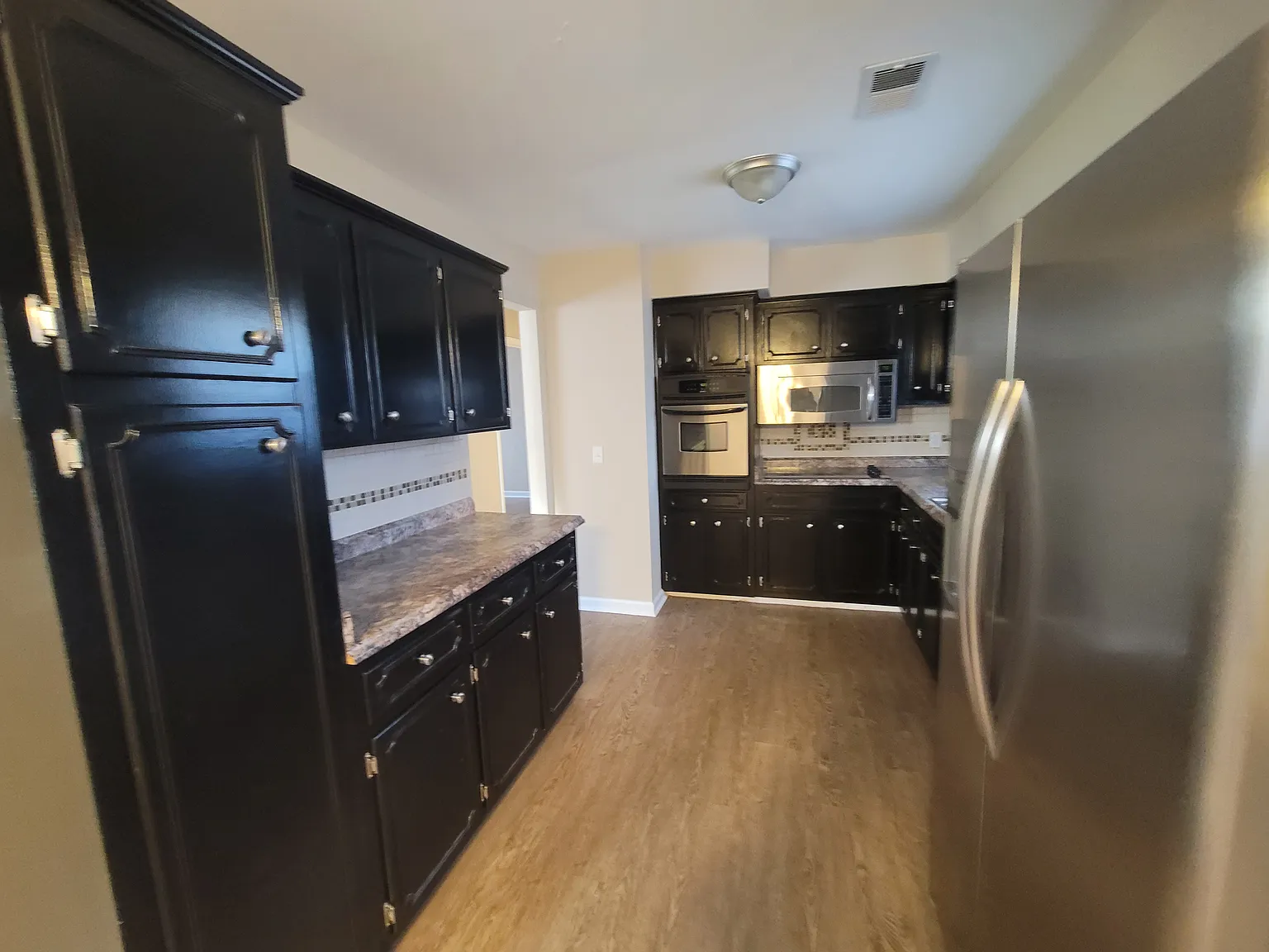 152 Chippendale Dr — Photo 3