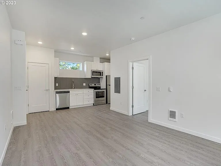 6845 N Montana Ave — Photo 38