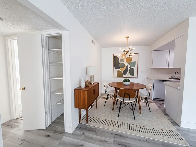 The Palms Apartments — Photo 12