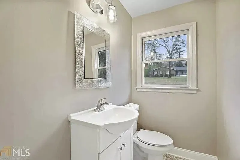4 bed, 2.5 bath, 2156 sqft, $3,200 — Photo 3