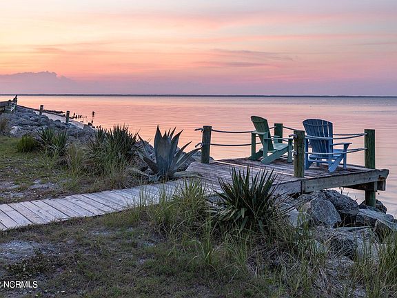 3rd image of 568 Sandy Point Drive