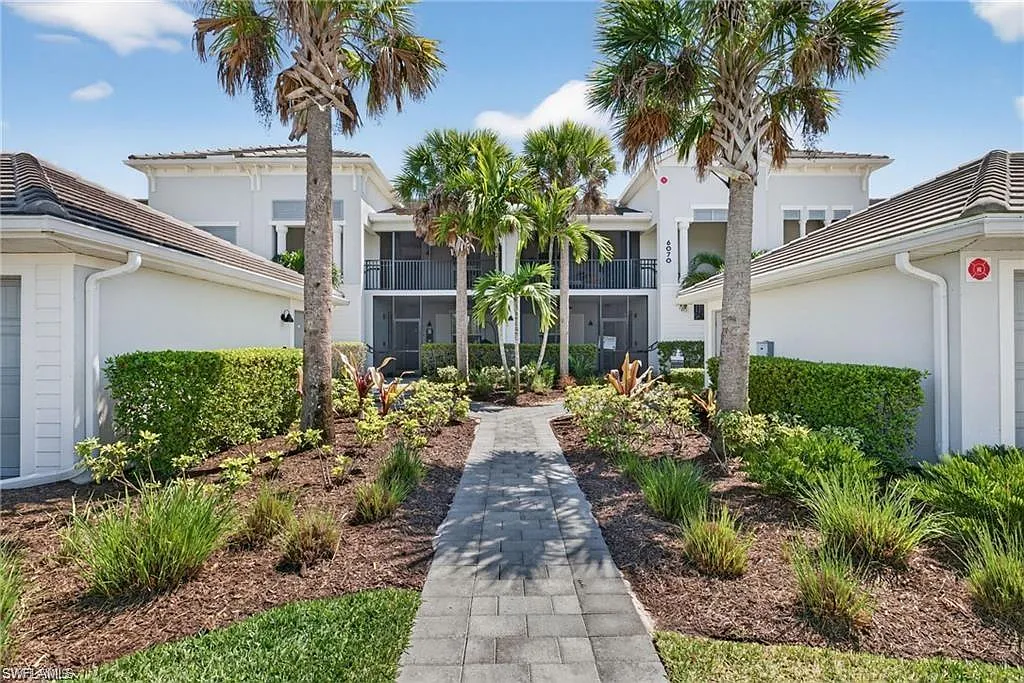 2 bed, 2.0 bath, 1366 sqft, $2,700 — Photo 1