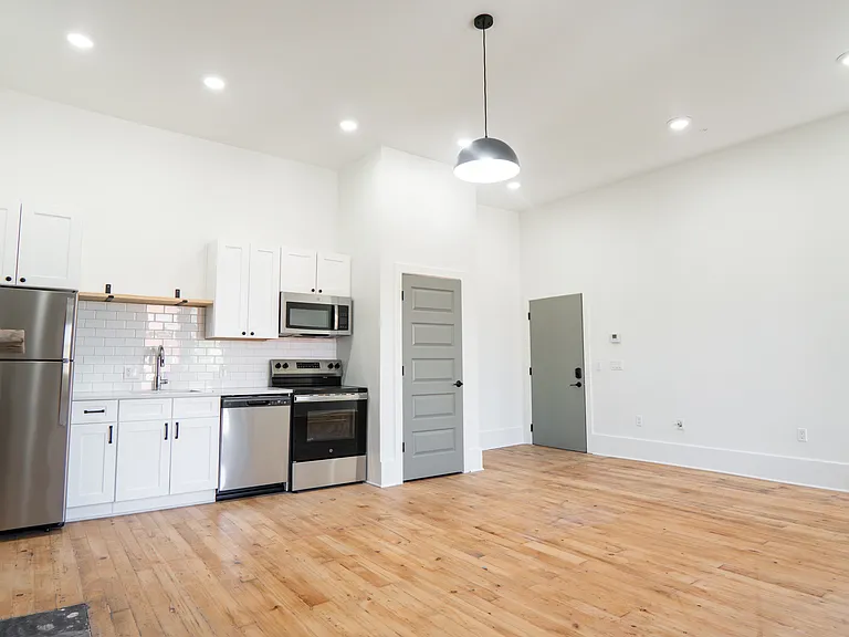 4402 Butler St #201 — Photo 2