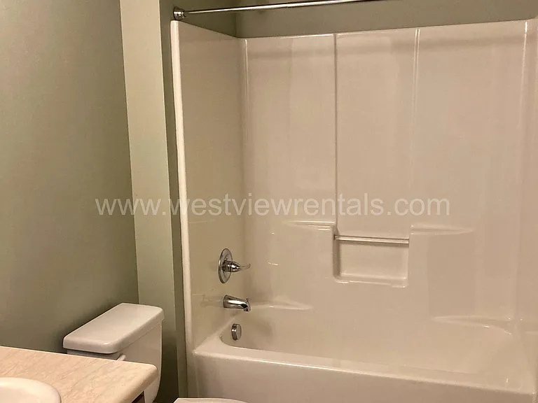 203 E Laurel St — Photo 85