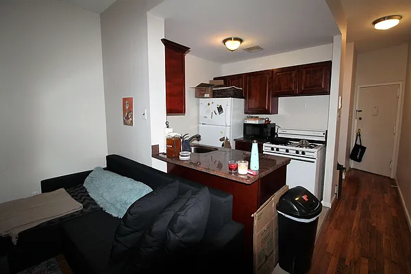 Rented by Compass | media 18