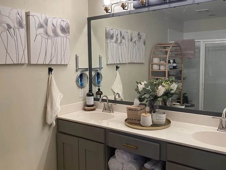 768 Hampton Cir — Photo 5