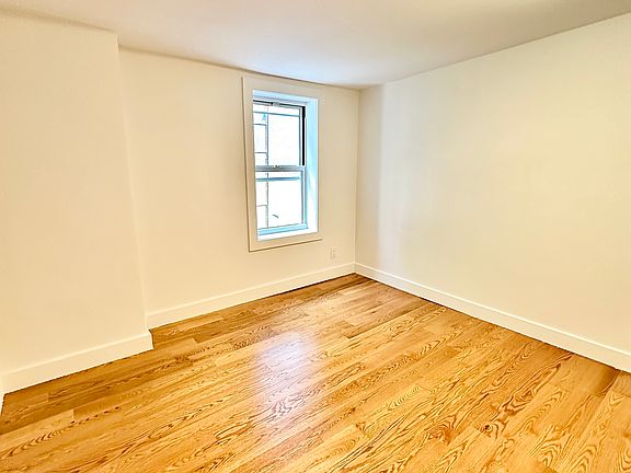 4th image of 139 N 6th St Floor 2