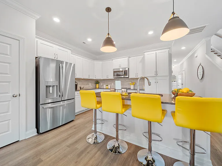 1621 Spring Berry Ln — Photo 7