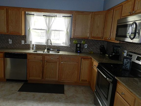 5th image of 425 Longdale Cres
