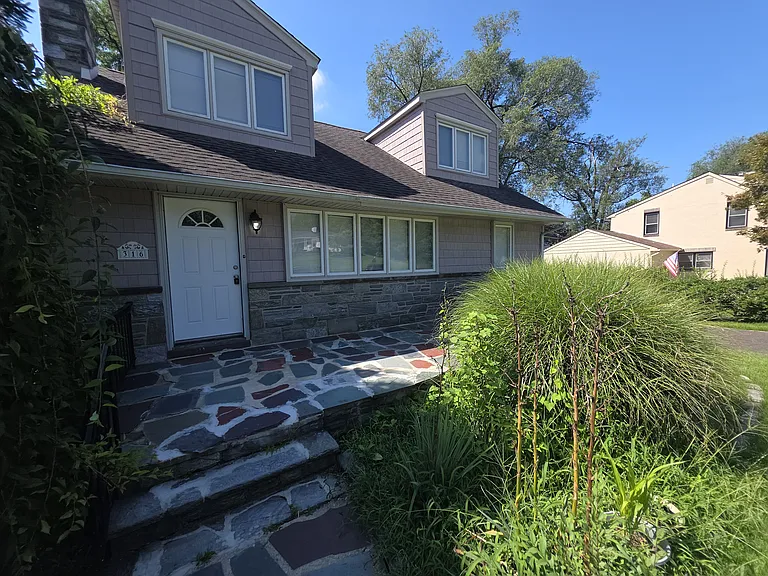 316 Hutchinson Ave — Photo 4