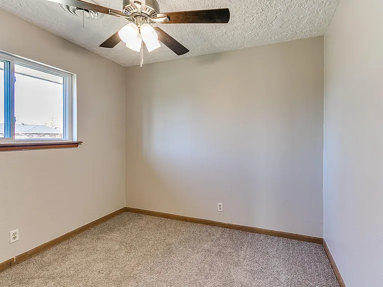 214 Thompson Dr — Photo 11