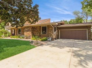 4205 Mary Lynn Dr, Urbandale, IA 50322