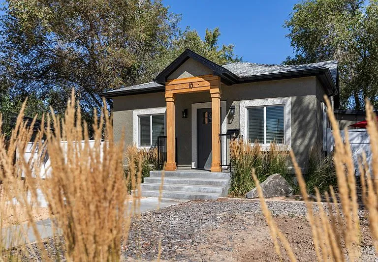 10 Prater Way — Photo 1
