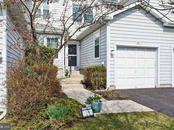 19 Victoria Cir, Collegeville, PA 19426