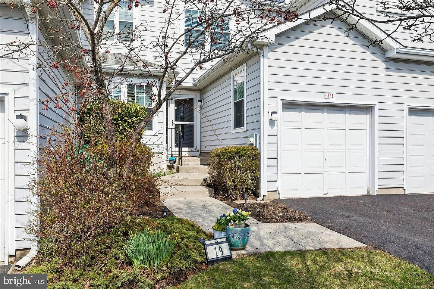 19 Victoria Cir photo 1
