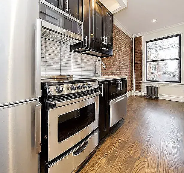 222 E 12th St #4A — Photo 4