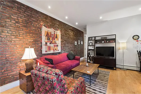 Rented by Gridiron Realty Group LLC | media 14