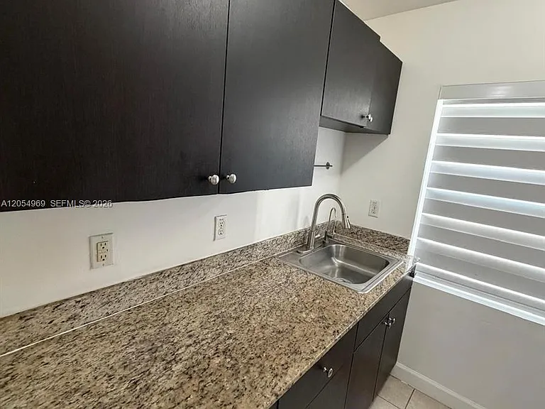 412 SW 10th Ave #1 — Photo 7
