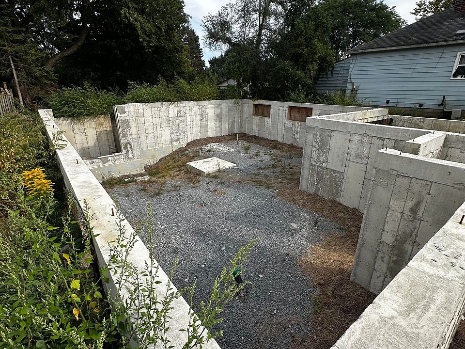 2nd image of 21 Amiens Rd