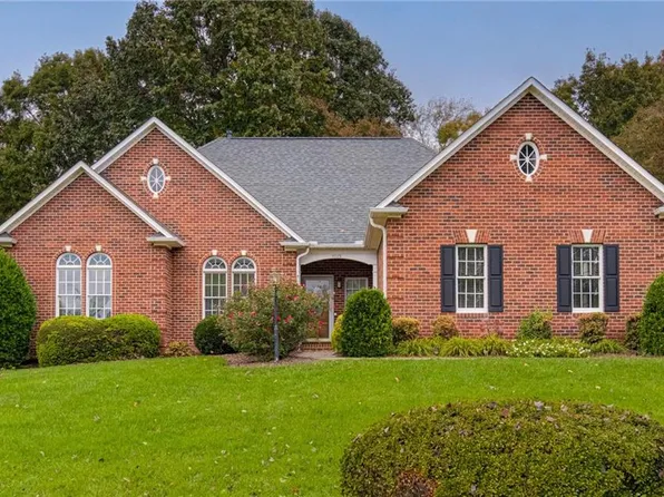 1025 Glen Day Dr, Clemmons, NC 27012