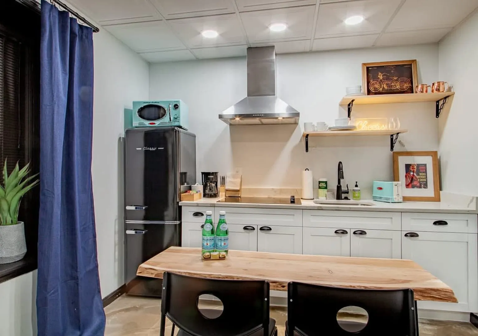 Tiny Space, Huge Charm - Near the White House — Photo 2