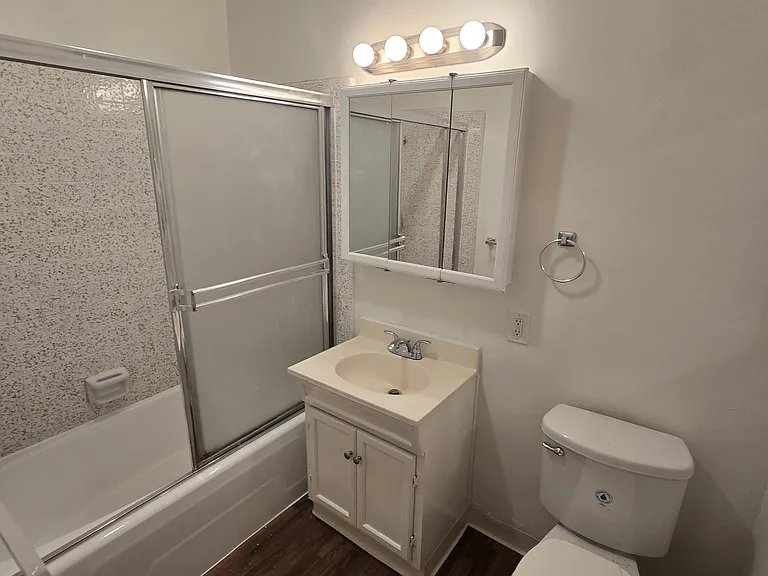510 S Mariposa Ave #205 — Photo 11