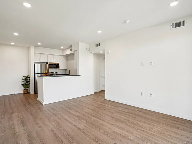 The Peake Apartments — Photo 16