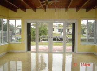 1635 Daytonia Rd, Miami Beach, FL 33141