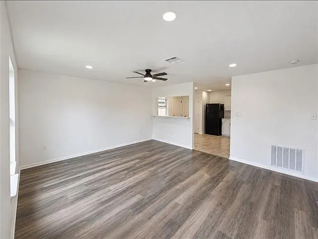 1245 Angus Dr — Photo 2