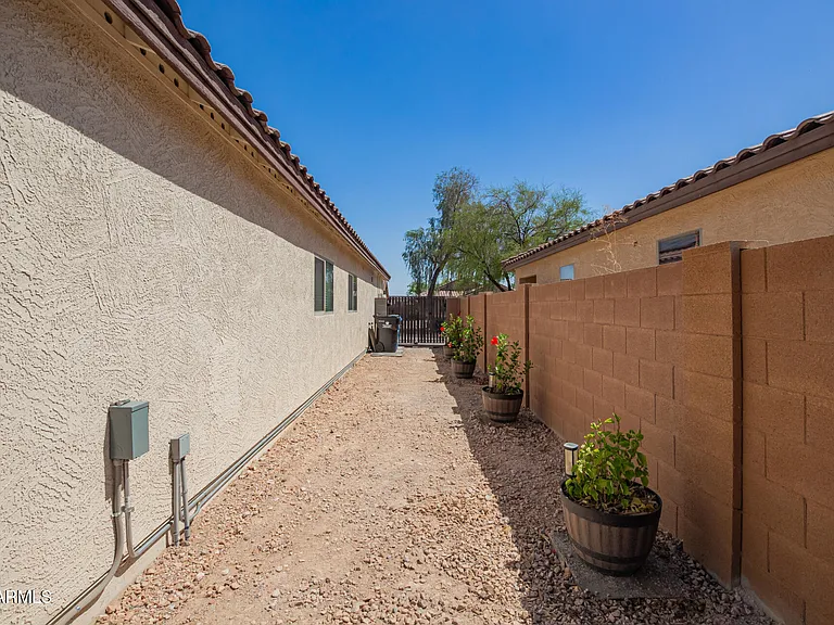 3032 W Red Fox Rd — Photo 33
