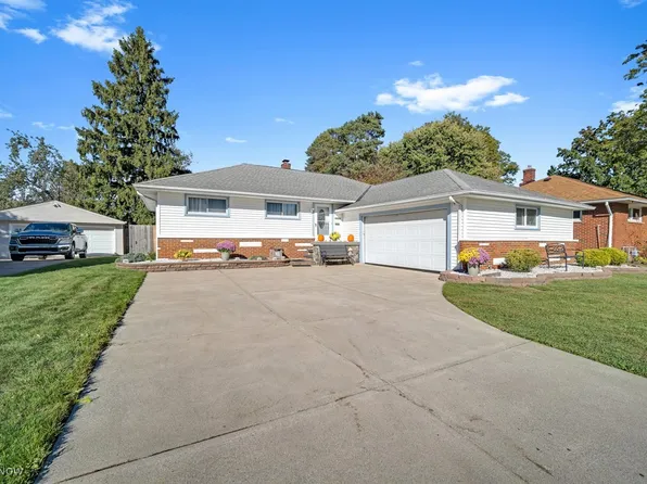 12220 Zona Ln, Parma, OH 44130