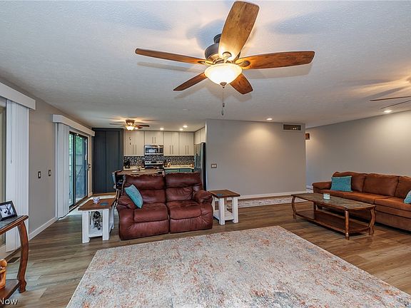 5th image of 22156 Meadowsouth Ct
