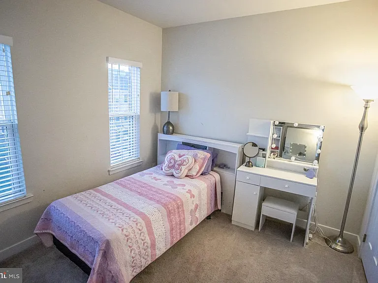 7821 Cove Point Dr — Photo 39