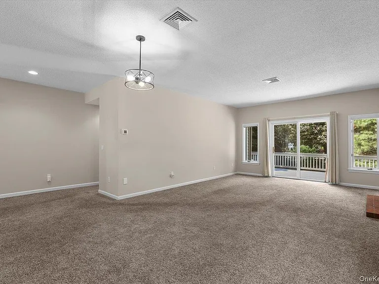 756 Heritage Hls #B — Photo 8