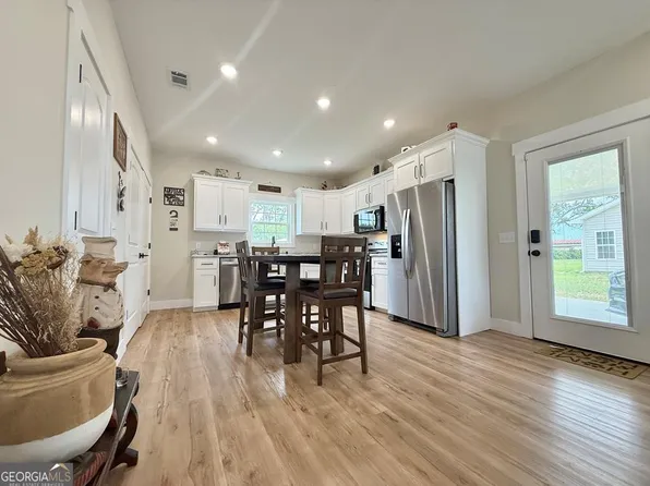 54 Walton Way, Hazlehurst, GA 31539