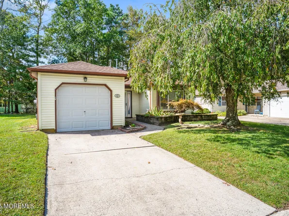 327 Concord Ct, Little Egg Harbor, NJ 08087