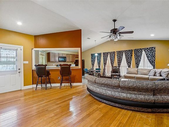 2nd image of 6961 Ridgefield Dr