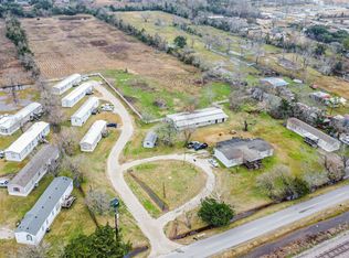 1300 N Battlebell Rd, Highlands, TX 77562