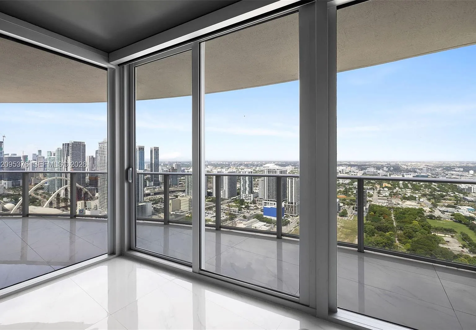 Aria On The Bay Condo — Photo 4