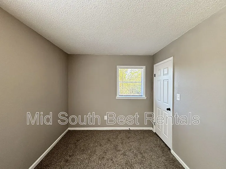 5617 Shamrock Dr — Photo 6