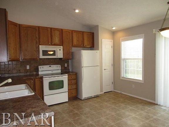 3rd image of 901 Wartburg Dr