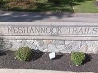 204 Neshannock Trails Dr, New Castle, PA 16105