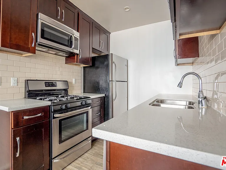 5831 Carlton Way #8 — Photo 9