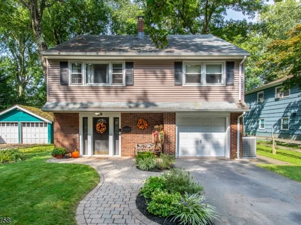 29 Edgewood Rd, Ringwood Boro, NJ 07456