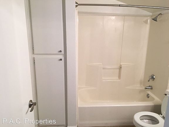 5th image of 5328 Riverton Ave APT 201