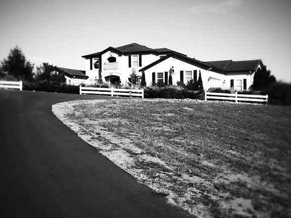 3rd image of 340 Chateau Dr