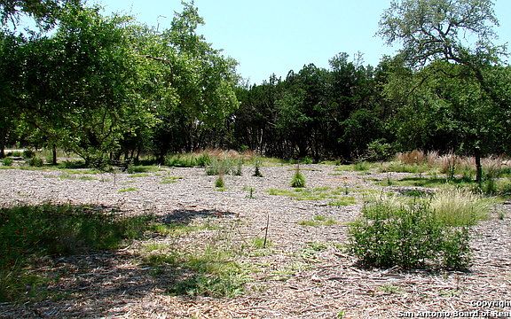 5th image of 160 Lakeside Dr
