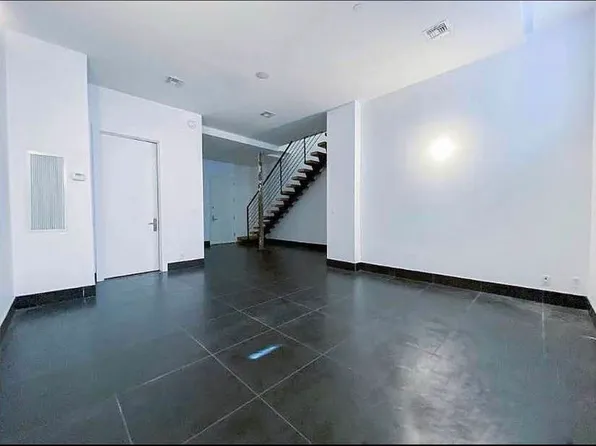 949 Willoughby Avenue image 10 of 16