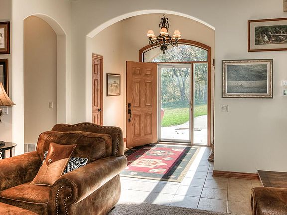 5th image of 25250 Lookout Ln