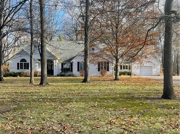 2645 Scott Rd, Swanton, OH 43558